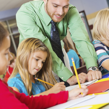 Bientôt une revalorisation salariale pour les enseignants formés en quatre ans